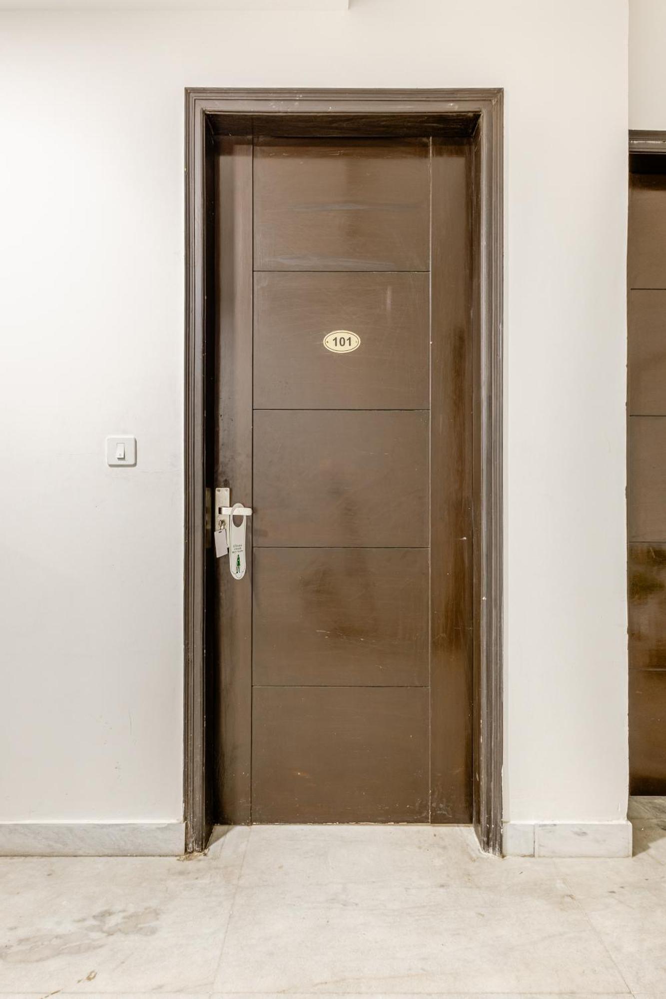 Lime Tree Service Apartment Golf Course Road, 古尔冈 外观 照片