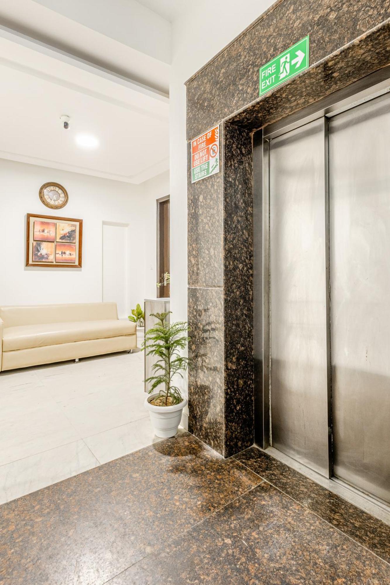 Lime Tree Service Apartment Golf Course Road, 古尔冈 外观 照片